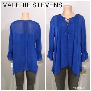 Valerie Stevens asymmetrical hem blouse. NWT